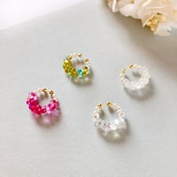 カラフルなチェコビーズのイヤーカフ