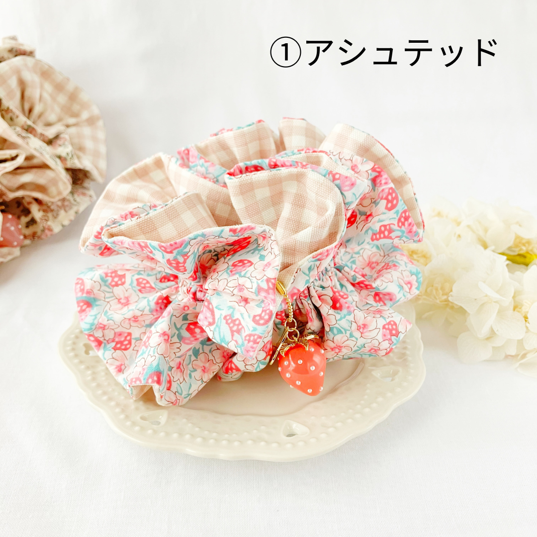 専用❤︎千鳥柄❤︎チャーム付きボリュームシュシュ チャーム付きボリューミーなシュシュ | ハンドメイド雑貨店 ゆめばこ