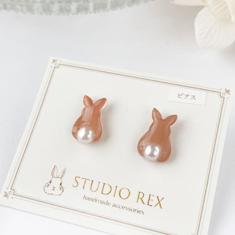 うさぎの後ろ姿ピアス | ハンドメイド雑貨店 ゆめばこ