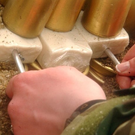 WW2 イギリスKynoch社1943/44年PERCUSSION CAP缶1つ