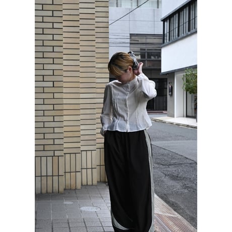AMOMENTO “Pintuck Slim Shirt”