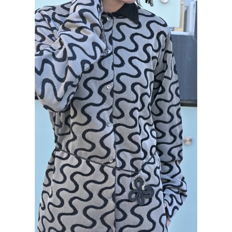 ACCORDION  “SHINY WAVY PATTERN KNIT SHIRT”