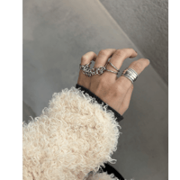 FUMIE＝TANAKA “chain finger ring”