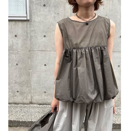 VOLUME SHORT SLEEVE TOP