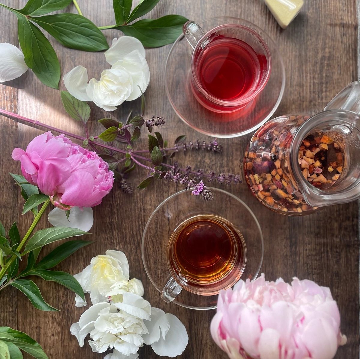 フルーツ・果実 QeroWhi ゼスプリ レッド キウイフルーツ》 宝石のように果肉が赤い品種