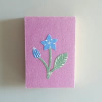 貼り絵の壁飾り（小）　青い花