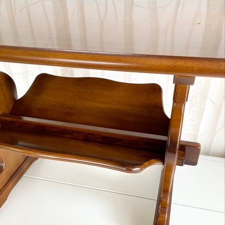 【ユーズド品】カリモク家具　コロニアル テーブル （天板にキズあり）