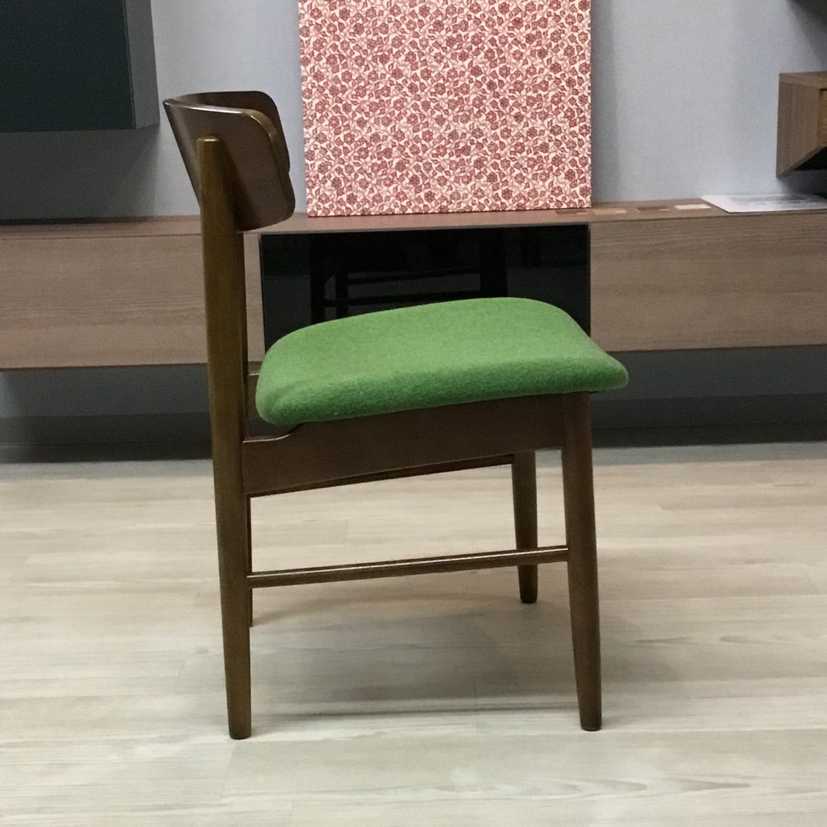 ディスプレイ品】 カリモク60 T チェア C36205W097 ① | SUSTAINAB