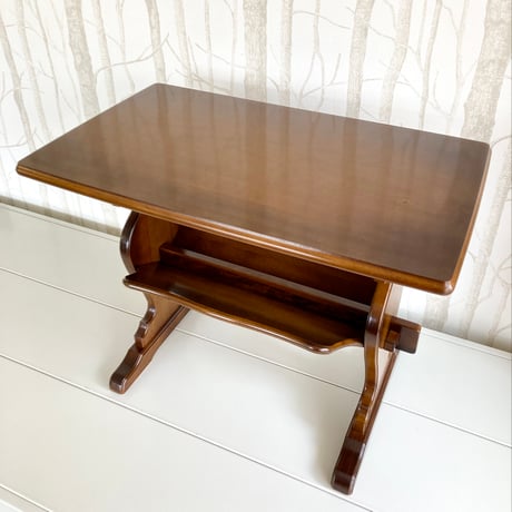 【ユーズド品】カリモク家具　コロニアル テーブル （天板にキズあり）