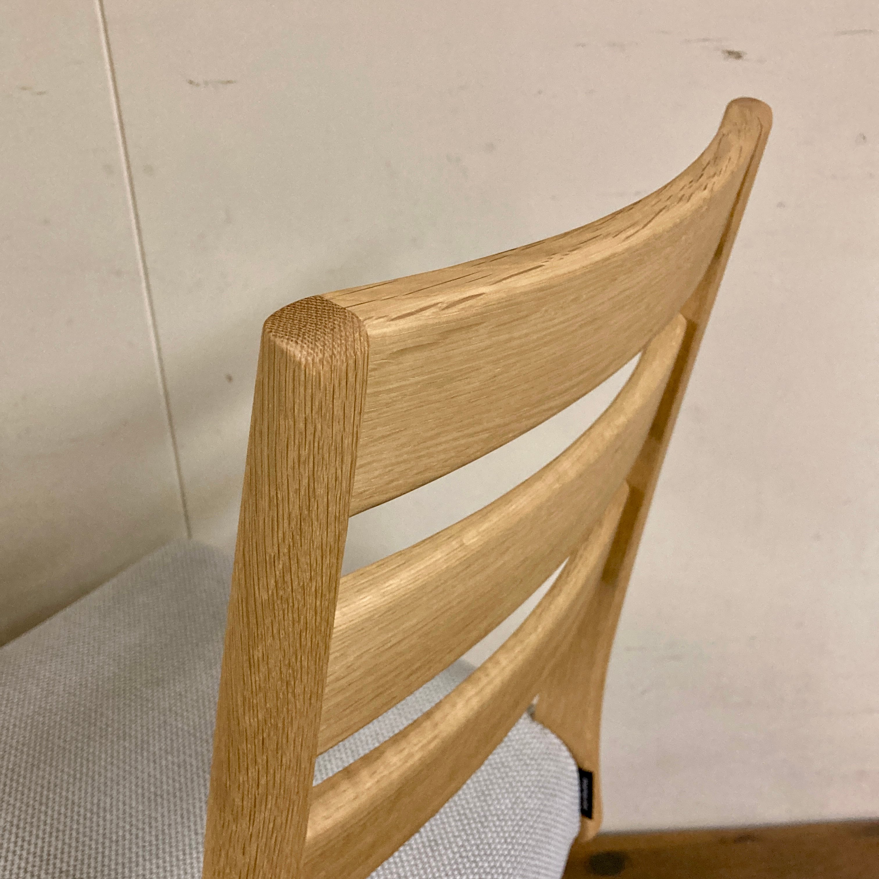 ユーズド品】カリモク家具 昇降式回転椅子(キャスター付き) CT612HE772