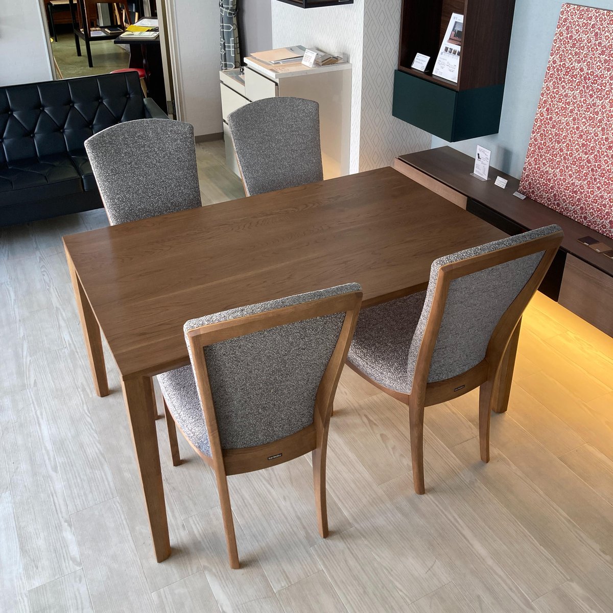 売り切り。1/15までカリモク家具　ダイニングテーブルD21904モルトブラウン カリモク家具（KARIMOKU FURNITURE） 【地域限定】【カリモク