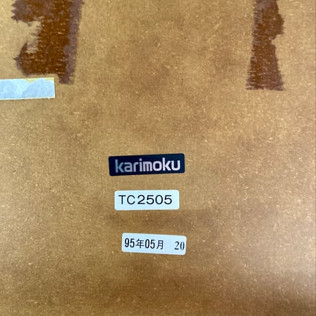 【ユーズド品】カリモク家具　コロニアル テーブル （天板にキズあり）