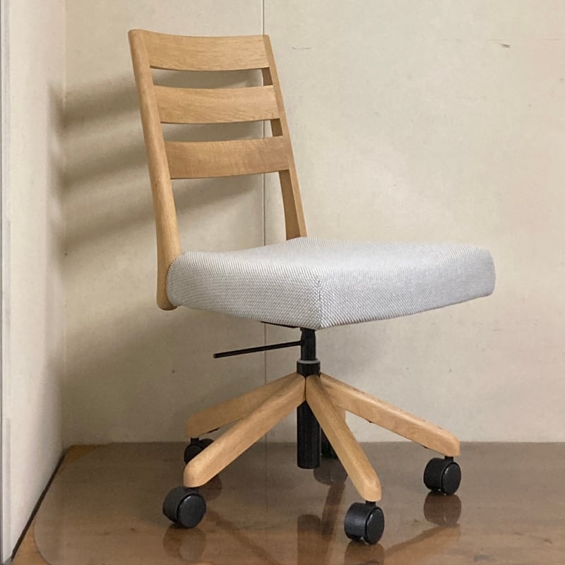 ユーズド品】カリモク家具 昇降式回転椅子(キャスター付き