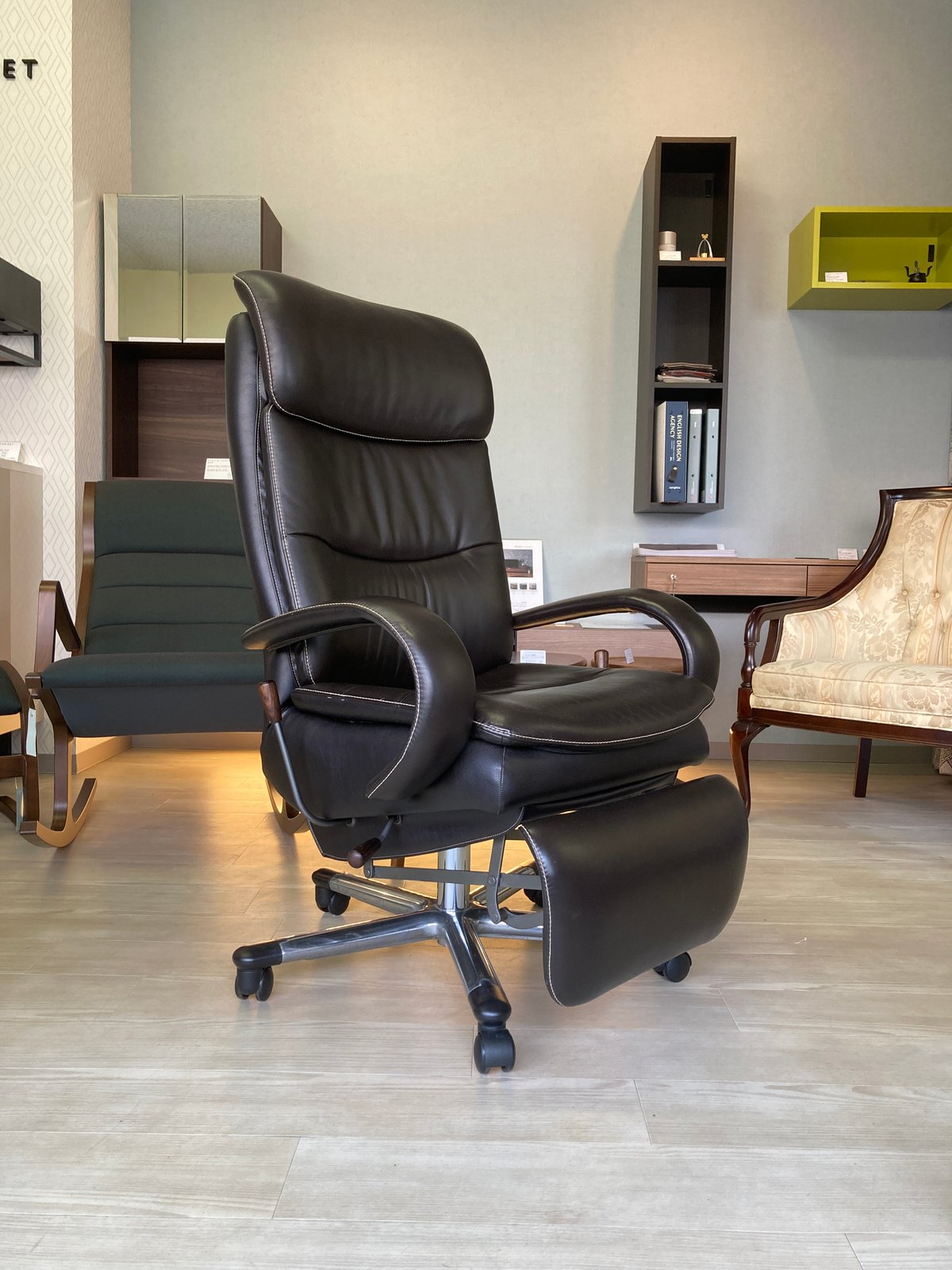 カリモク家具のデスクチェアです。数年前に買いましたが、あまり使っていません。 ユーズド】カリモク家具 デスクチェア XU77 | SUSTAINABLE FURNITUR