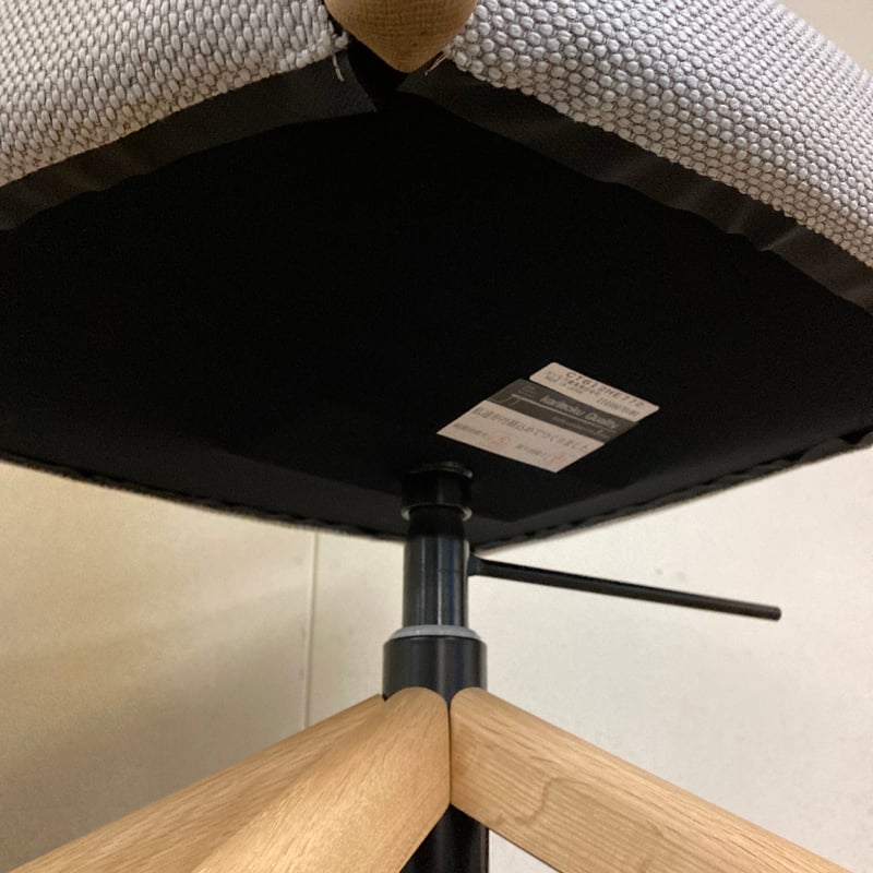 ユーズド品】カリモク家具 昇降式回転椅子(キャスター付き) CT612HE772