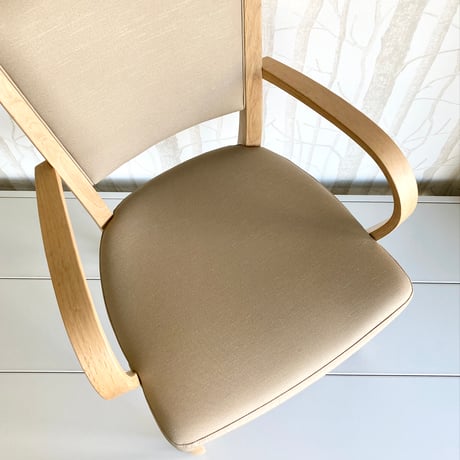【ユーズド品】カリモク家具 肘付食堂椅子 コントラクト品(C-30872918)