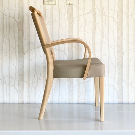 【ユーズド品】カリモク家具 肘付食堂椅子 コントラクト品(C-30872918)