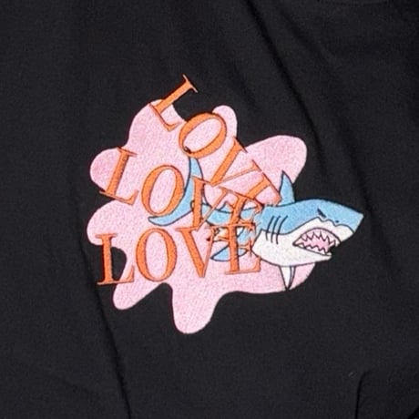 「BOUND BY LOVE」刺繍Tシャツ