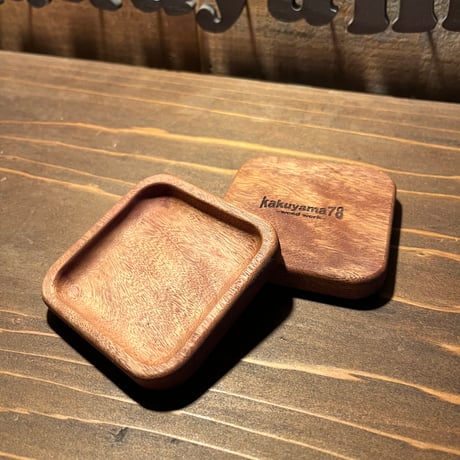 小さい小物置き