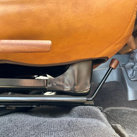 ウッドシートレバー（ウォールナット）運転席、助手席2個セット