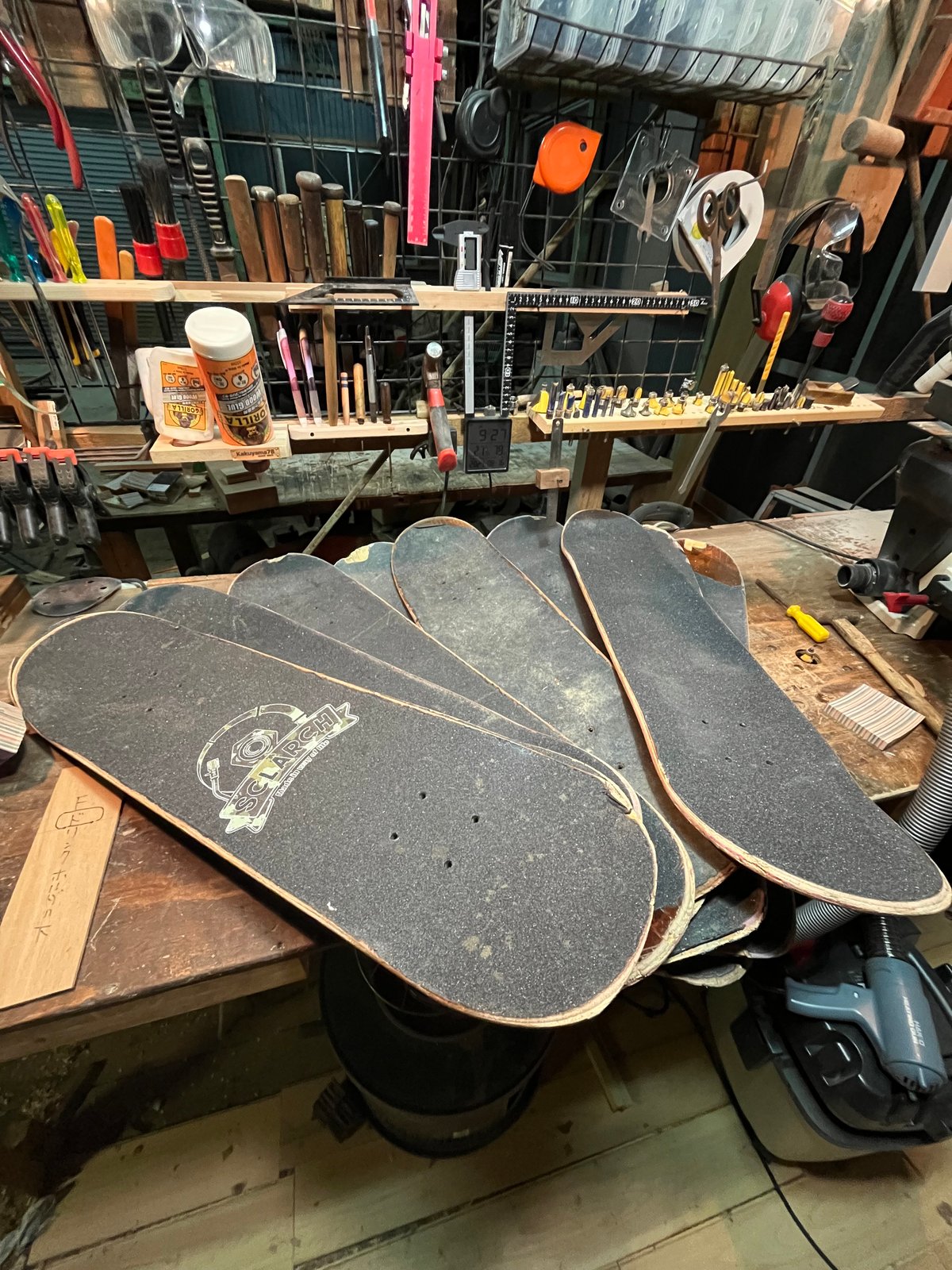 シフトノブ　ウッド　スケボーリメイク　寄木　ハンドメイド シフトノブ ウッド スケボーリメイク 寄木 ハンドメイド - メルカリ