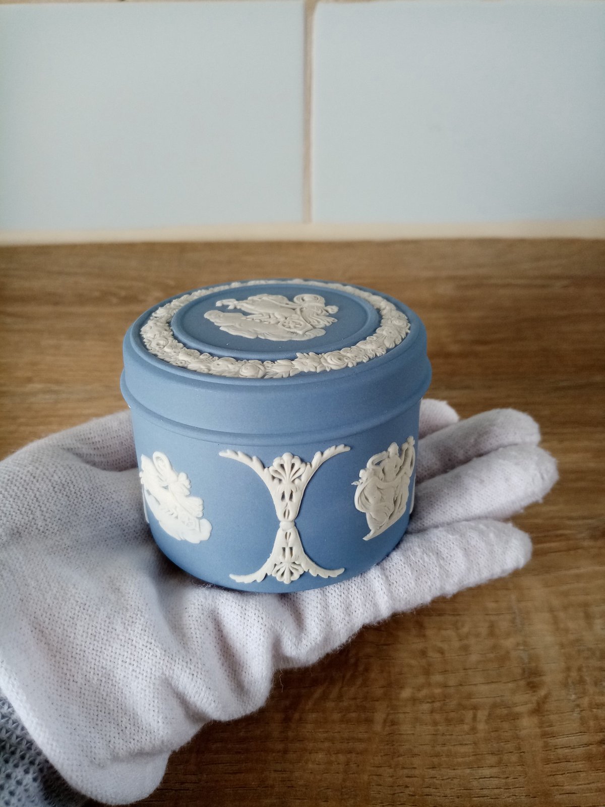ウェッジウッド　ブルー 陶器製 蓋付き菓子入れ ウェッジウッド ブルー 陶器製 蓋付き菓子入れ 【公式通販】