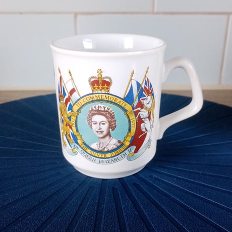 1977年 エリザベス女王 即位25周年記念 マグカップ