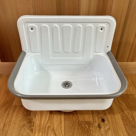 Enamel utility sink ❤︎