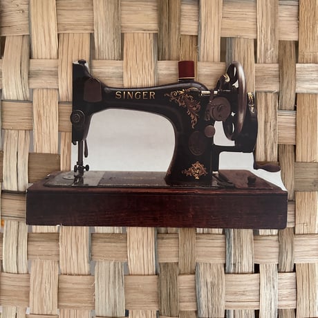 Classic sewing machine post card ❤︎