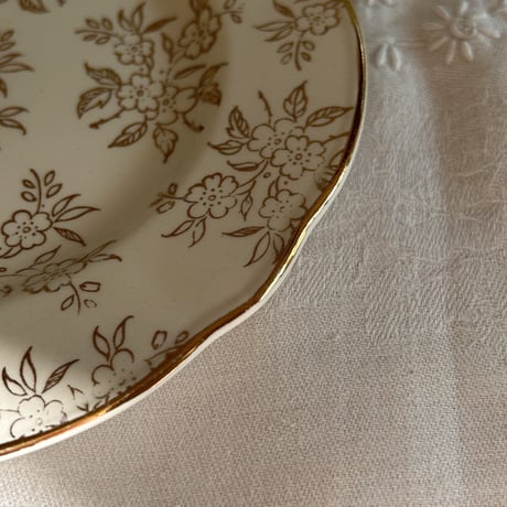 lovely gold flowers plate
