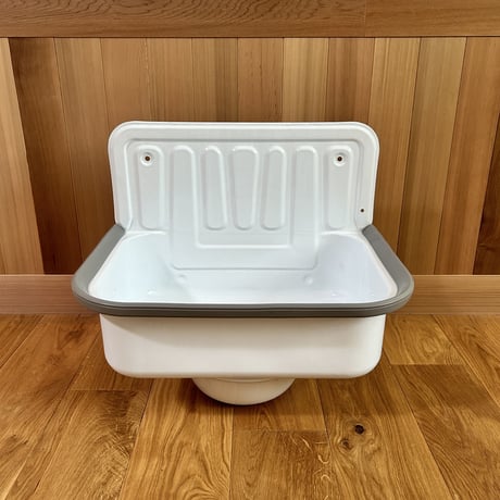 Enamel utility sink ❤︎
