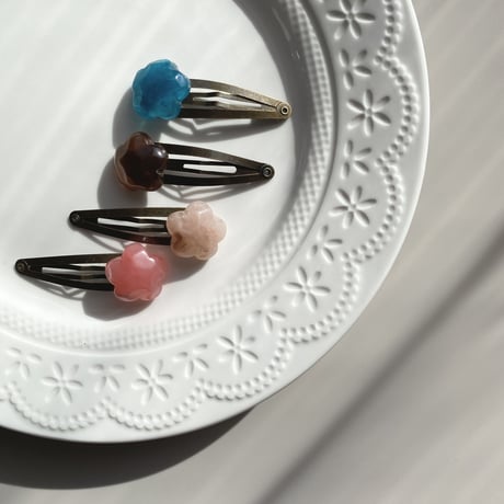 お花に願いを込めて♡パッチンピン お花3種フェルト刺繍パッチンピン - fujipeco - BOOTH