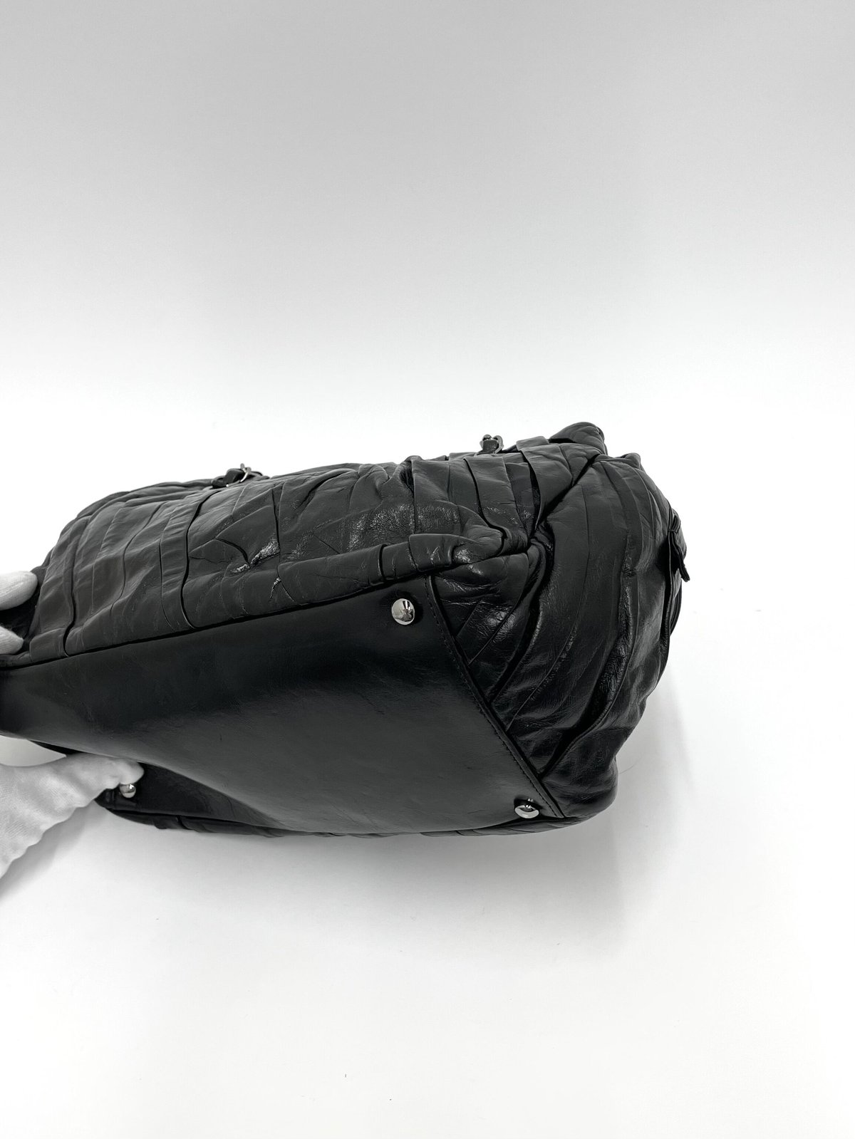 CHANEL カーフスキン　ショルダー　バッグ　黒　チェーン　ストラップ　28 fit=scale-down,w=1200