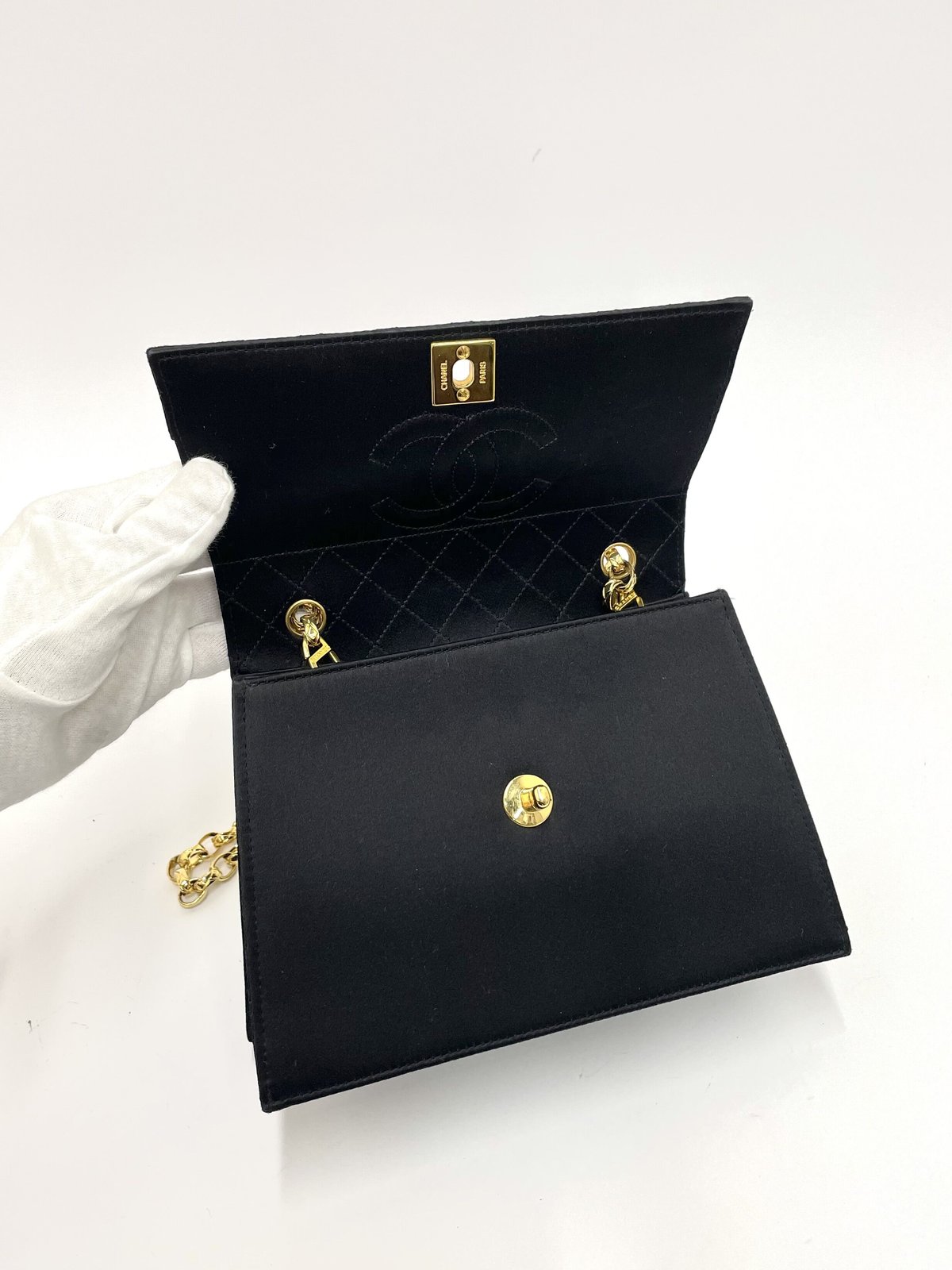 CHANEL 美品 シルクサテン 台形マトラッセ プレートビジュー CHANEL 美品 シルクサテン 台形マトラッセ プレートビジュー