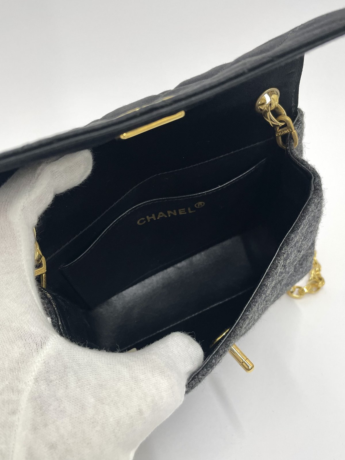 CHANEL ミニマトラッセ チェーンショルダーバッグ サテン/ウール生地 1