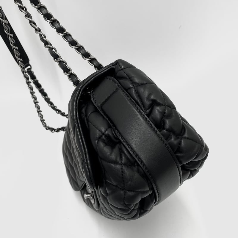 CHANEL ラムスキン マトラッセ チェーンショルダーバッグ 18番台 CHANEL ラムスキン マトラッセ チェーンショルダーバッグ 18番台