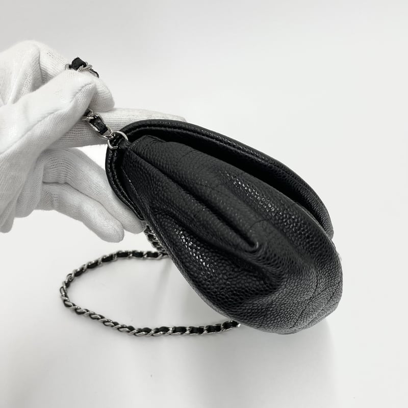 CHANEL キャビアスキン ココマーク ハーフムーン チェーン CHANEL キャビアスキン ココマーク ハーフムーン チェーン
