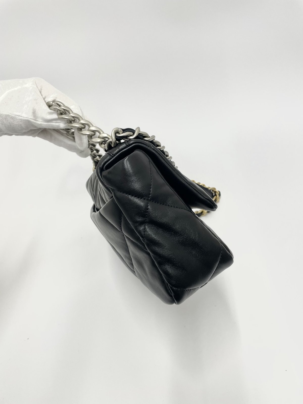 CHANEL シャネル ココマーク シャネル19 チェーンショルダーバッグ ハンドバッグ ブラック ラムスキン ブラック AS1160 シルバー金具 CHANEL シャネル19 2021年 ショルダーバッグ AS1160 ブラック ゴールド