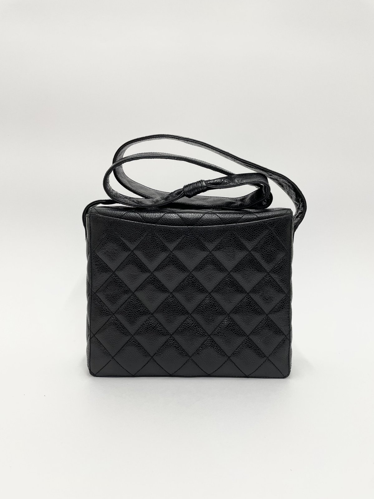 CHANEL キャビアスキン マトラッセ ミラーバニティ ショルダー CHANEL キャビアスキン マトラッセ ミラーバニティ ショルダー