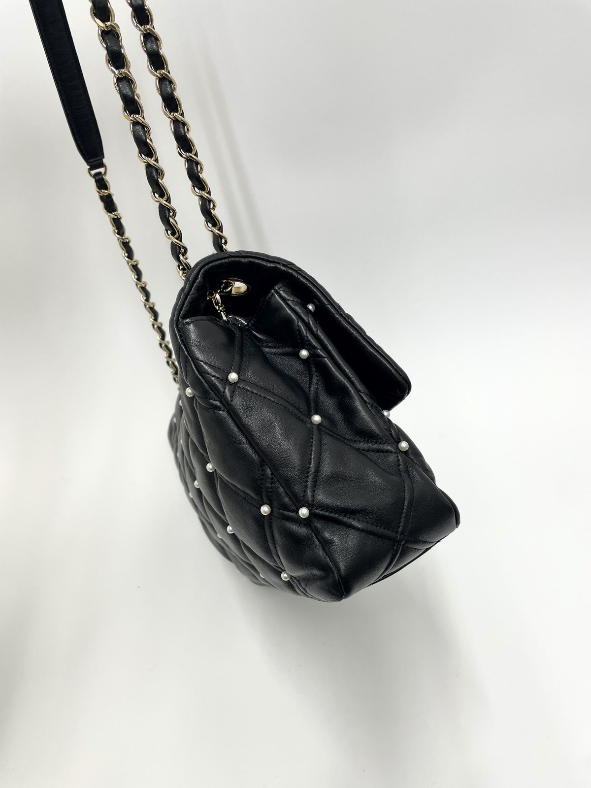 最終価格 CHANEL パールスモールバッグ シャネル(CHANEL)シャネル マトラッセ パールチェーン