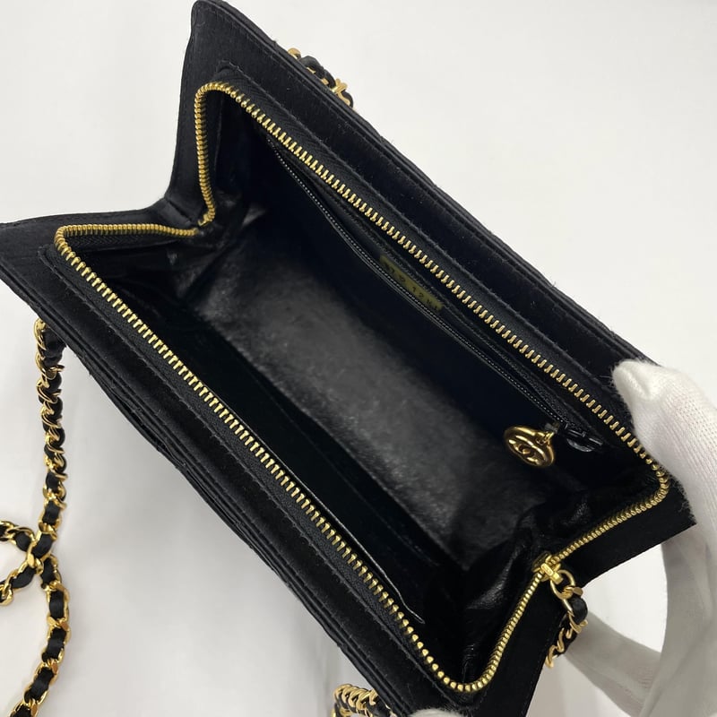 CHANEL サテン ヴィンテージ チェーンショルダーバッグ 4番台 CHANEL サテン ヴィンテージ チェーンショルダーバッグ 4番台