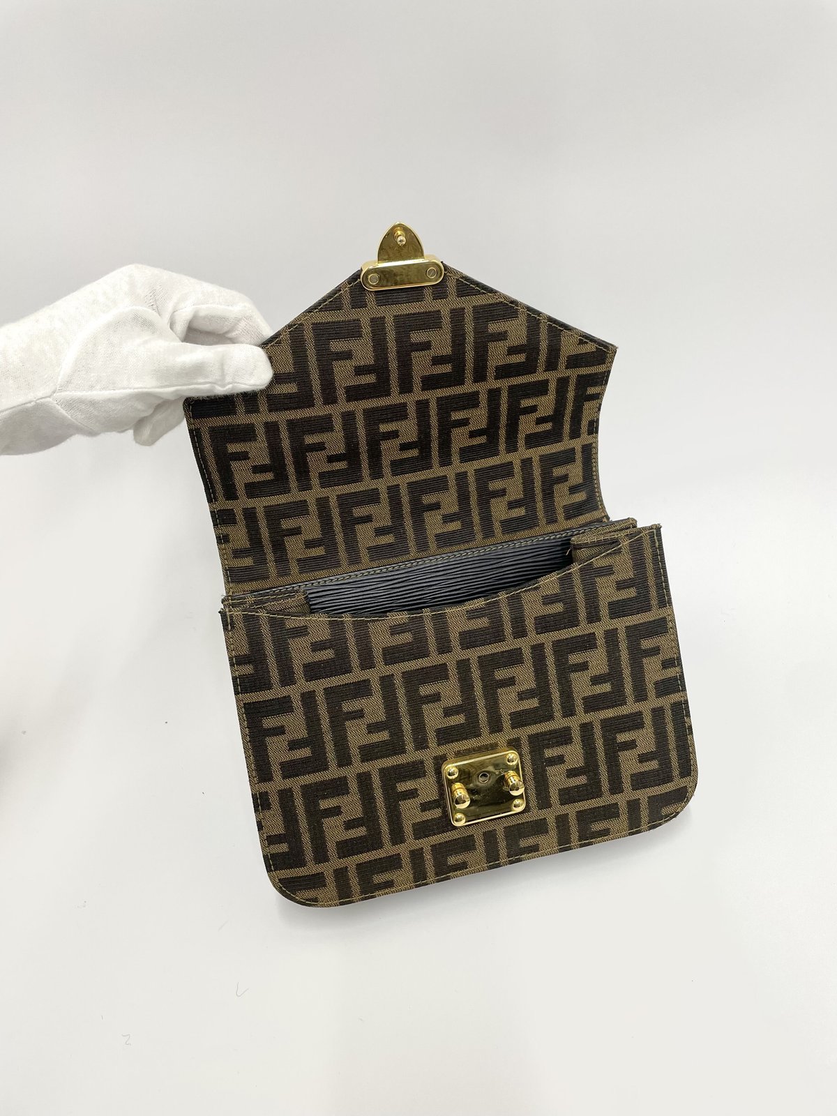 FENDI ズッカ柄 希少モデル ショルダーバッグ | AMONA VINTAGE FENDI ズッカ柄 希少モデル ショルダーバッグ | AMONA VINTAGE