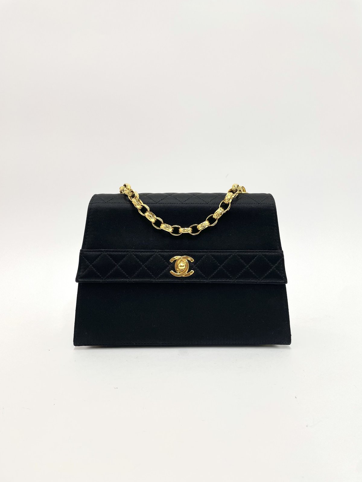 CHANEL 美品 シルクサテン 台形マトラッセ プレートビジュー CHANEL 美品 シルクサテン 台形マトラッセ プレートビジュー