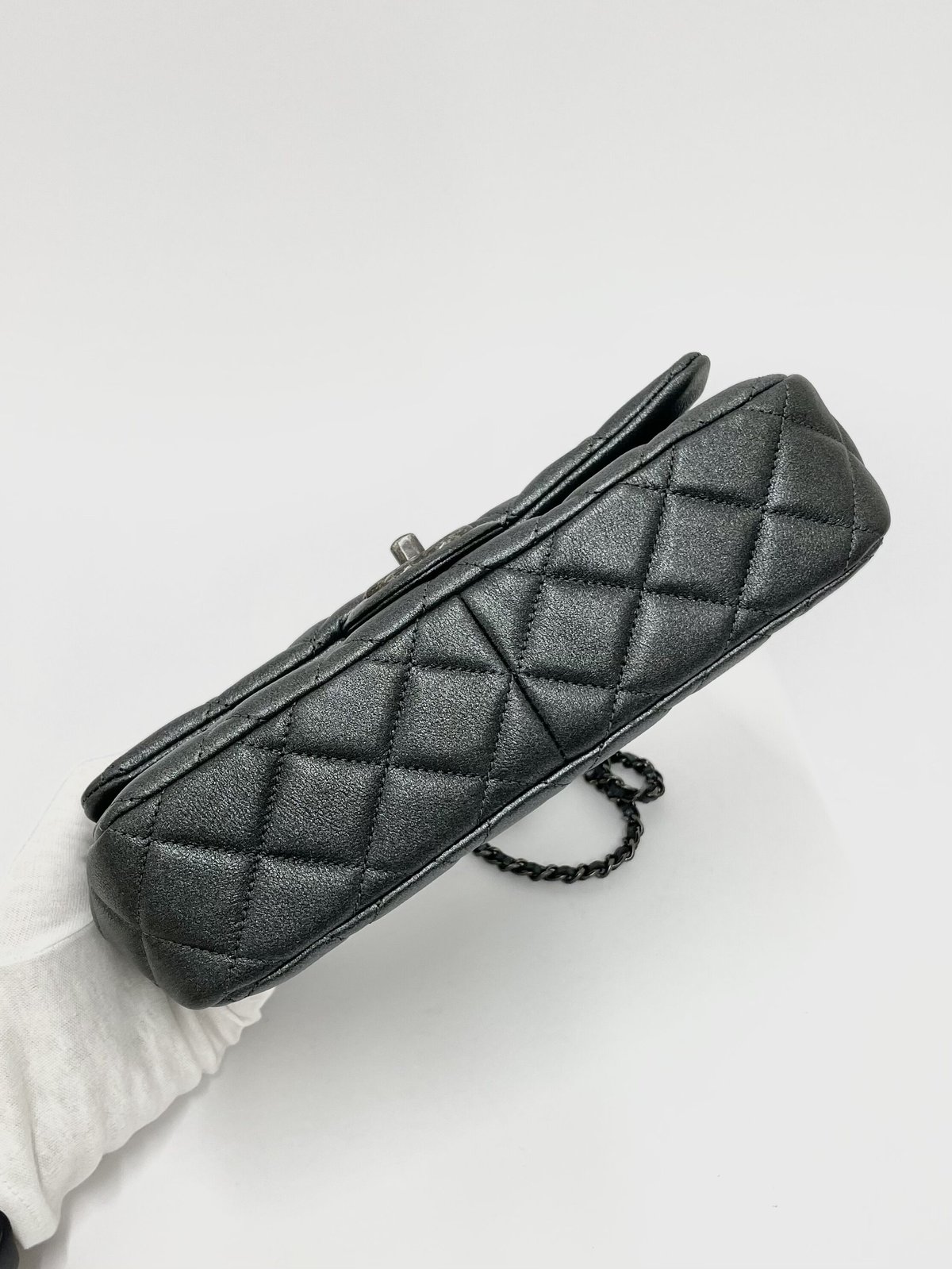 シャネル　マトラッセ　チェーンバッグ CHANEL マトラッセ チェーンショルダーバッグ 25CM 21番台 | AMONA VIN