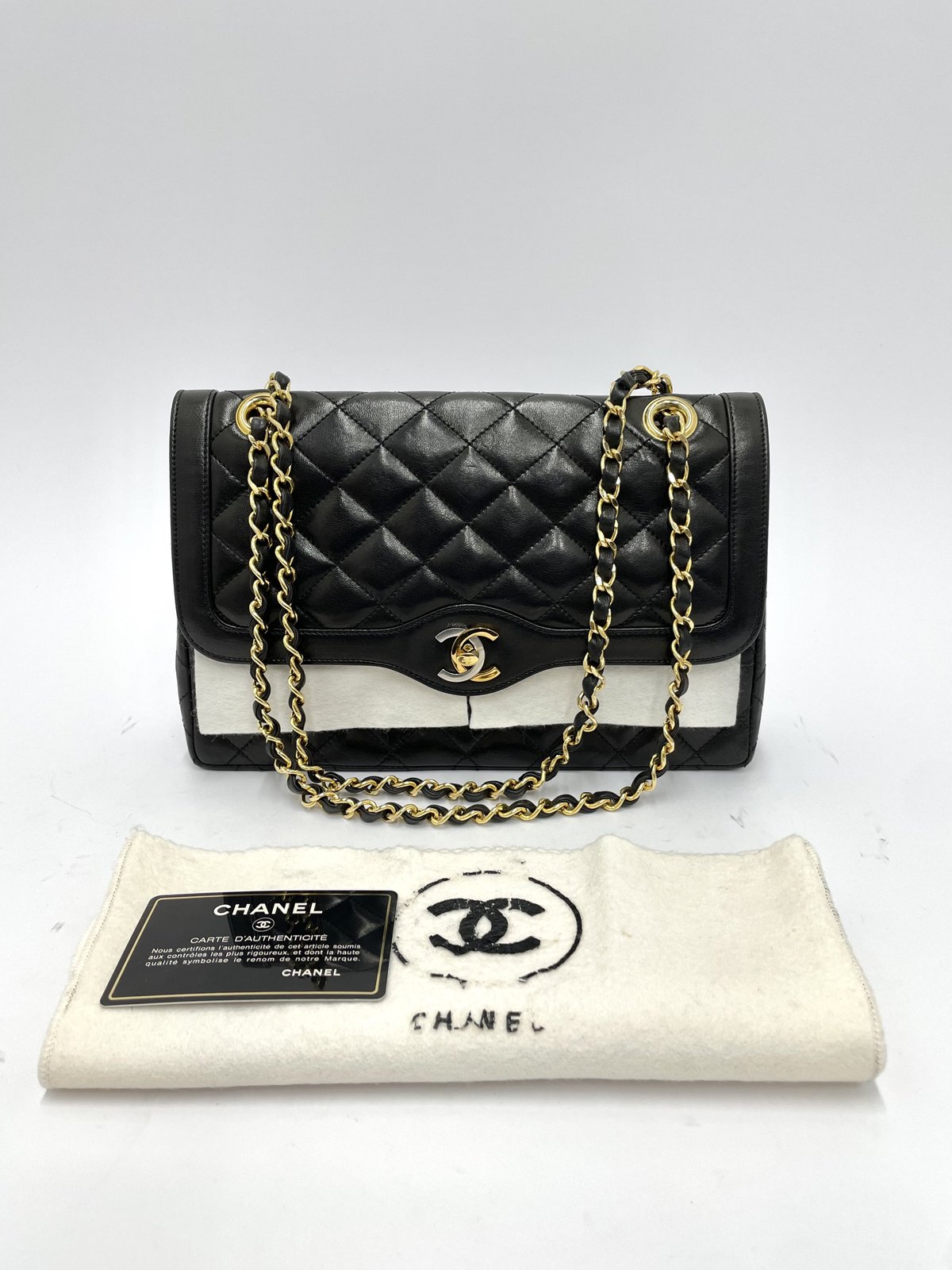 VINTAGE CHANEL パリ限定 ショルダーバッグ CHANEL パリ限定 マトラッセ Wチェーンショルダーバッグ 2番台