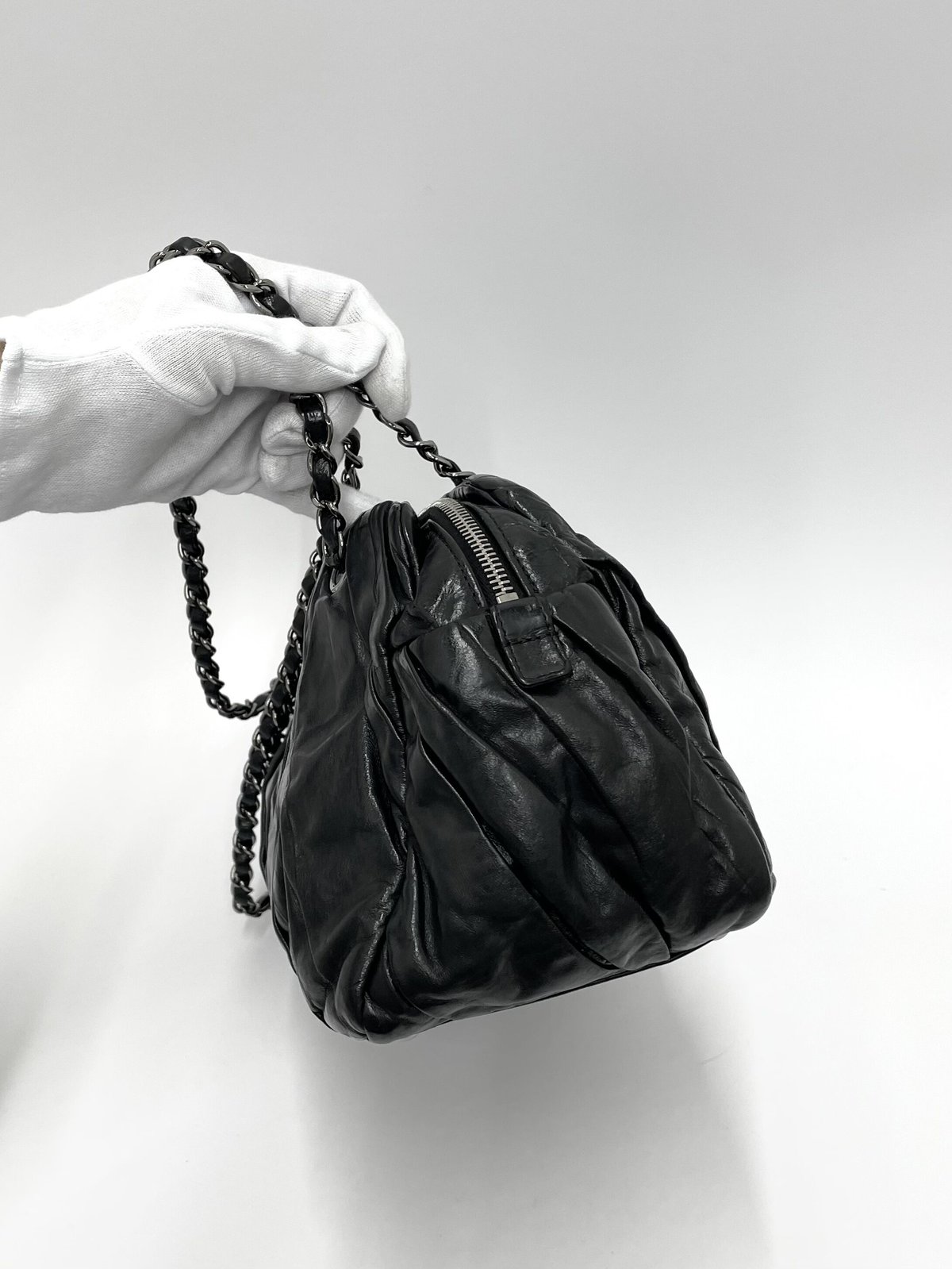 CHANEL カーフスキン　ショルダー　バッグ　黒　チェーン　ストラップ　28 fit=scale-down,w=1200