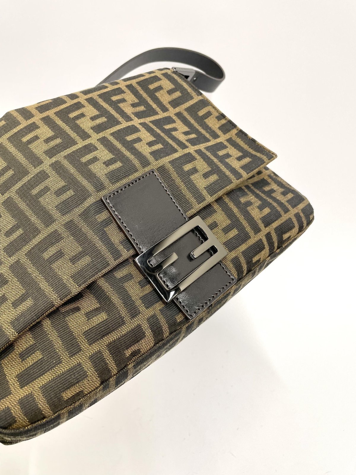 FENDI ズッカ柄 希少ブラック金具 マンマバケット ショルダー