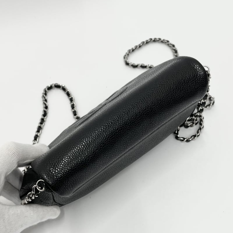 CHANEL キャビアスキン ココマーク ハーフムーン チェーン CHANEL キャビアスキン ココマーク ハーフムーン チェーン