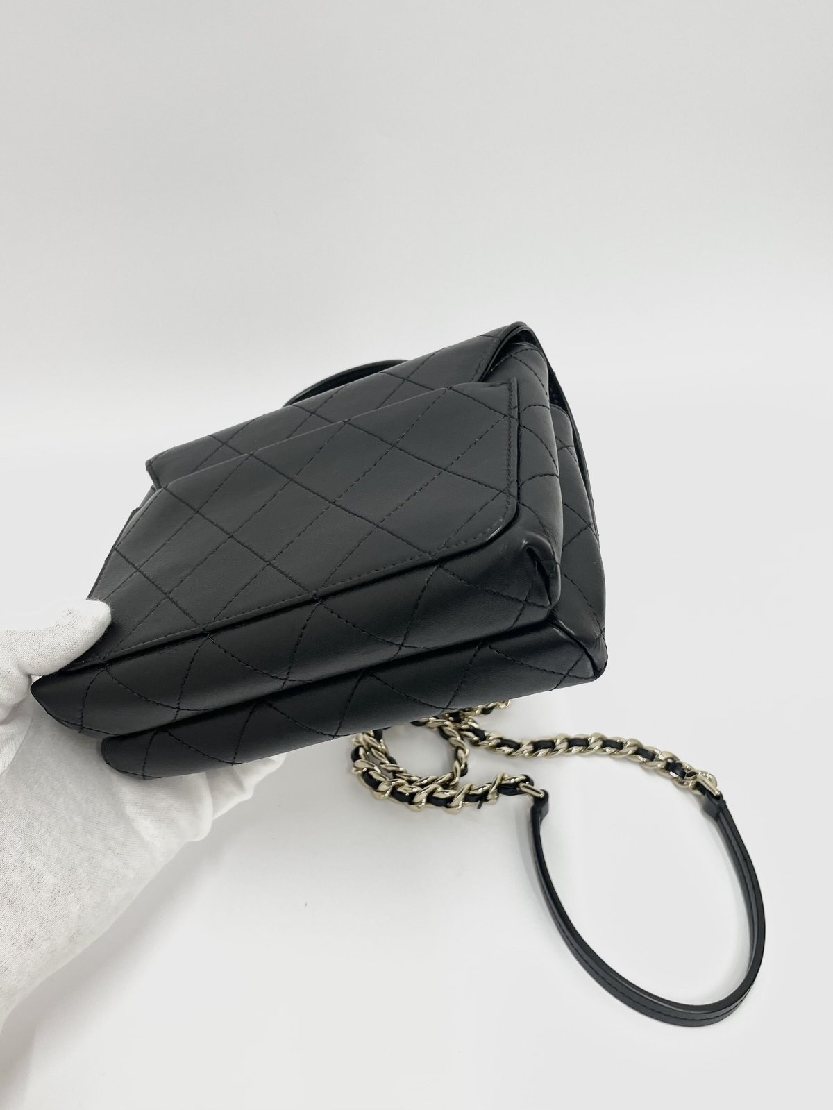 CHANEL レザー トップハンドル チェーンショルダーバッグ 28番台