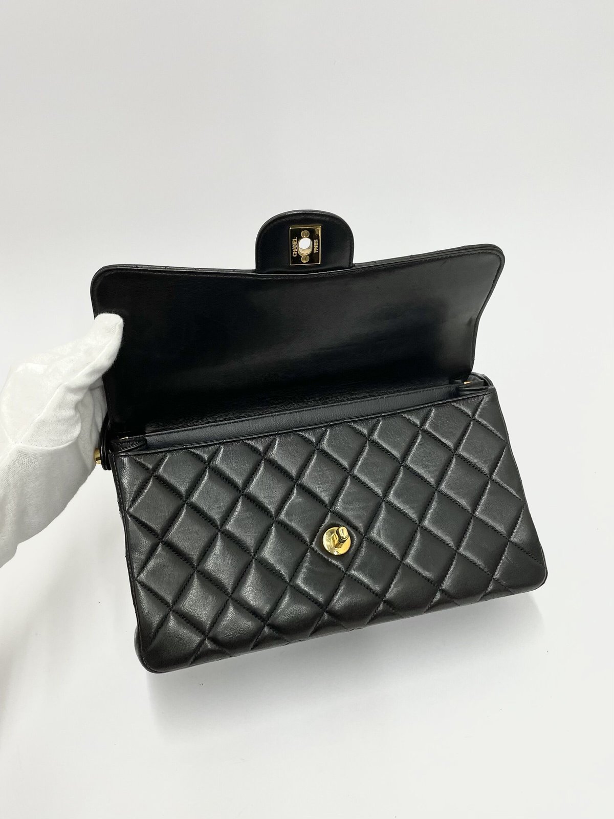 CHANEL ラムスキン ダブルフェース マトラッセ ショルダーバッグ 4番台